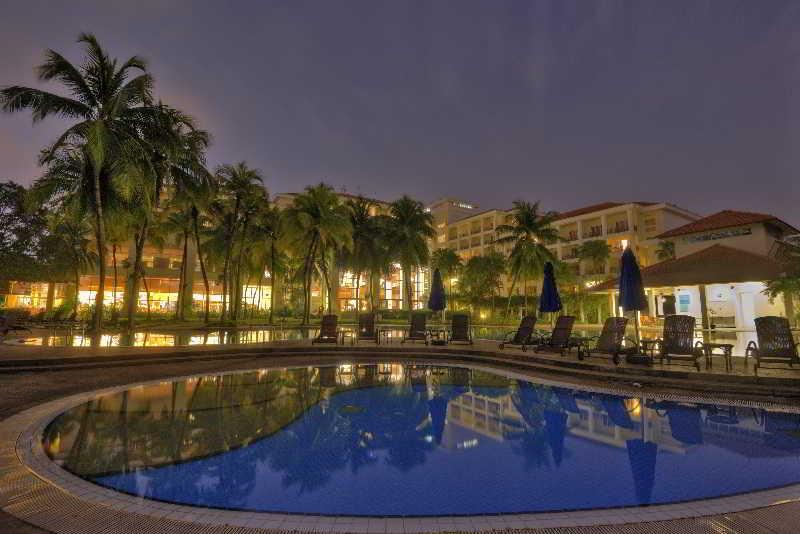 Bangi Resort Hotel Bandar Baru Bangi Exterior photo The swimming pool at the resort
