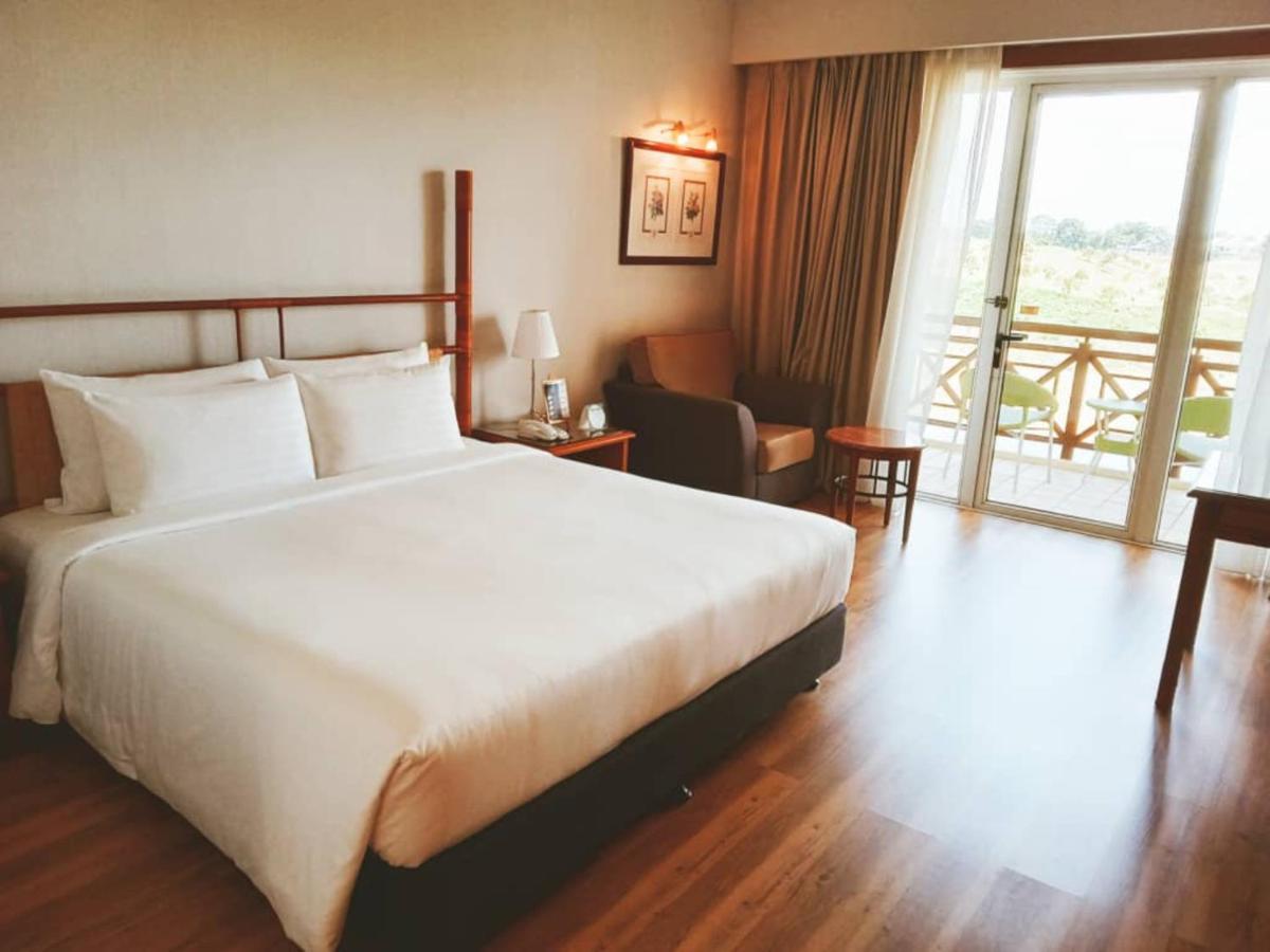 Bangi Resort Hotel Bandar Baru Bangi Exterior photo A room at the Taj Bengal